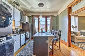 Walk to Shops & Restaurants: Dtwn Laramie Condo! - Innvendig