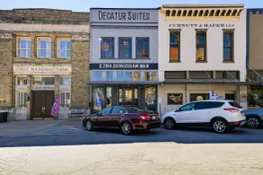 Hidden Gem In Decatur - Historic Main St Location - Interior