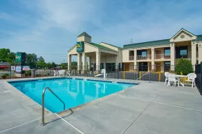 Quality Inn Calhoun North I-75 - Piscine