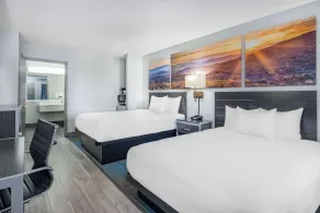 Days Inn by Wyndham Hamilton - Room