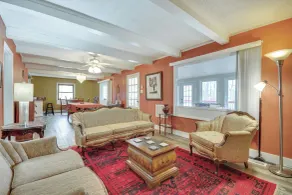 Tranquil Lakefront Home w/ Sunroom in Burlington - Interni
