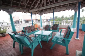 Holi-Wood Guesthouse - Lobby sitting area
