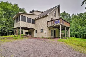 NOUVEAU! Lake Harmony Home avec bain à remous, terrasse et salle de jeux - Intérieur