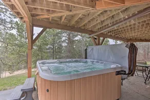 Black Hills Hideaway w/ Wraparound Deck & Hot Tub! - Innenbereich
