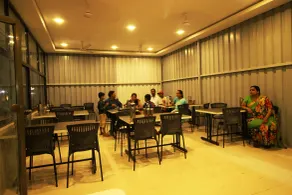 Hotel Yog Palace Newly Renovated - Restaurant