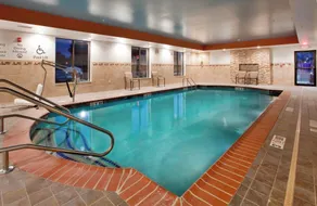 Holiday Inn Express & Suites St Louis Airport by IHG - Piscina