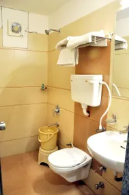 Hotel Jyoti - Bathroom
