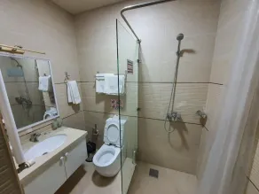 Ideal Hotel - Bathroom