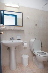 Vardes Hotel Studios - Bathroom