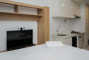Elegant And Comfortable Studio Sky House Bsd Apartment - Room