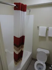 Red Roof Inn Indianapolis - Castleton - Badezimmer