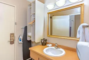 La Quinta Inn by Wyndham Milwaukee Airport / Oak Creek - Salle de bain