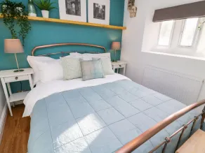 3 Poole End - Room