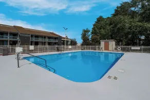 Quality Inn Fort Jackson - Piscine