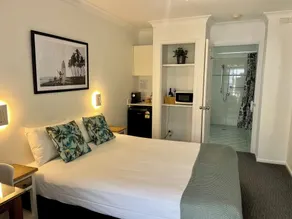 The Carmel Yamba - Room