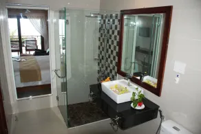 Canary Beach Resort - Bathroom