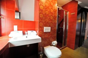 World Hostel - Old Town - Bathroom