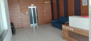 Hotel Grand Ekta - Saguão