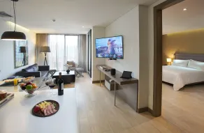 Hotel 100 Luxury Suites by Preferred - Room