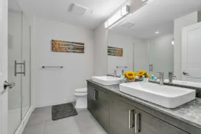 2 Bedroom at Southwest Waterfront - Badezimmer