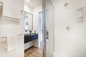 Camellia Court Motel - Bathroom