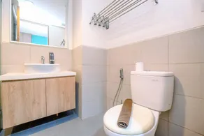 Homey And Simply Look Studio Room At Bogor Icon Apartment - Badezimmer
