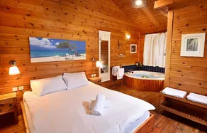 Maya Cabins - Camera