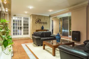 Park Plaza Apartments - Lobby sitting area