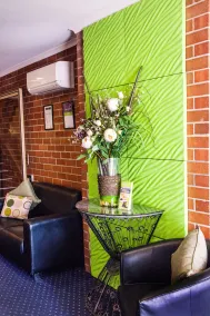 Tudor Inn Newcastle - Zona de estar del vestíbulo