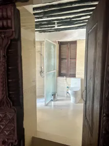 Habari House - Bathroom