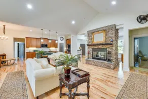 Fire Pit + Patio: Spacious Southern Pines Retreat - Intérieur
