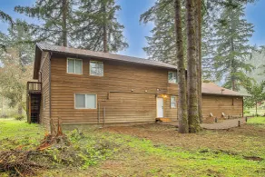 3 Acres! Spacious Waterfront Home in Amboy - Interior