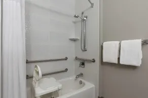 La Quinta by Wyndham Fairbanks Airport - Badezimmer