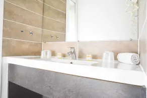 Cit'Hôtel l'Europe - Cholet Gare - Baño