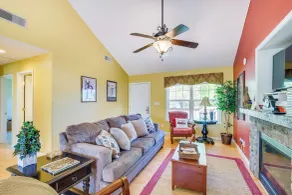 Lake-View Kentucky Getaway w/ Resort Amenities! - Interiør