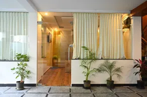 SHARAN'S INN SUTES & BANQUETS - Receção