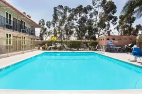 Super 8 by Wyndham Redlands/San Bernardino - Piscine