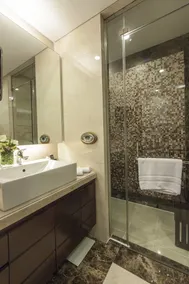 Joy~Nostalg Hotel & Suites Manila managed by The Ascott Limited - Badezimmer