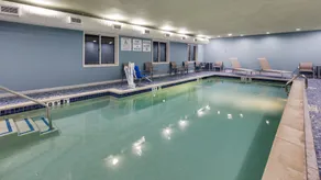 Holiday Inn Express & Suites Detroit - Farmington Hills by IHG - Piscine