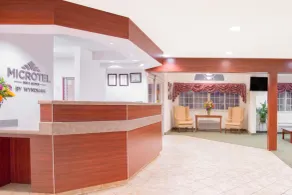 Microtel Inn and Suites Gassaway - Lobby