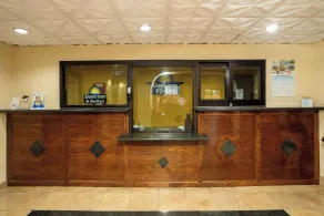 Days Inn & Suites by Wyndham Houston North/Aldine - Réception