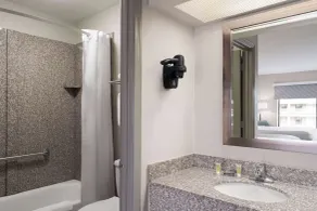 Days Inn by Wyndham Weldon Roanoke Rapids - Salle de bain