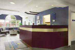 Microtel Inn By Wyndham Louisville East - Hall