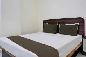 Hotel Gargi Galaxy - Chambre