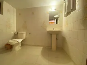 Crown Palace Residence - Bathroom