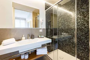 Junior Family Hotel - Baño