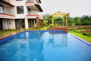 Grand Valley Resort,Bhilar - Piscina