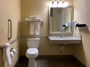Comfort Inn Saint Paul East - Bathroom