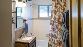 Yosemite Scenic Wonders Magic Escape - Bathroom