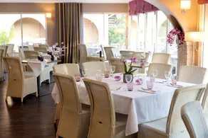 Logis Hostellerie De L'Abbaye - Restaurant